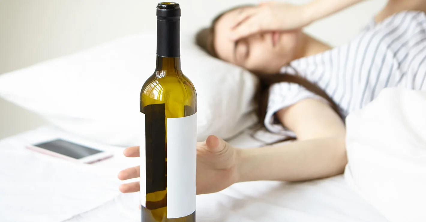 Woman experiencing alcohol withdrawal symptoms during detox timeline